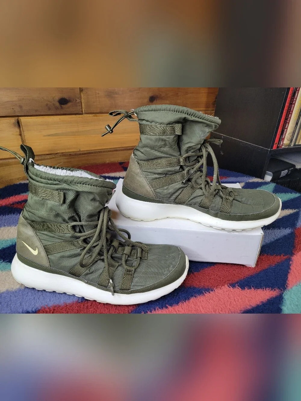 Nike Roshe Run Hi Sneakers Boots Womens 10 Forest Green Faux Fur Lined Lace Up